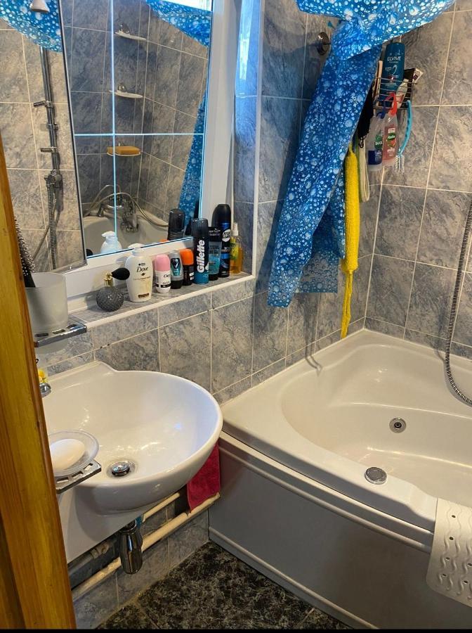 1 Bedroom Flat Close To City With Free Parking Arrangement Londres Exterior foto